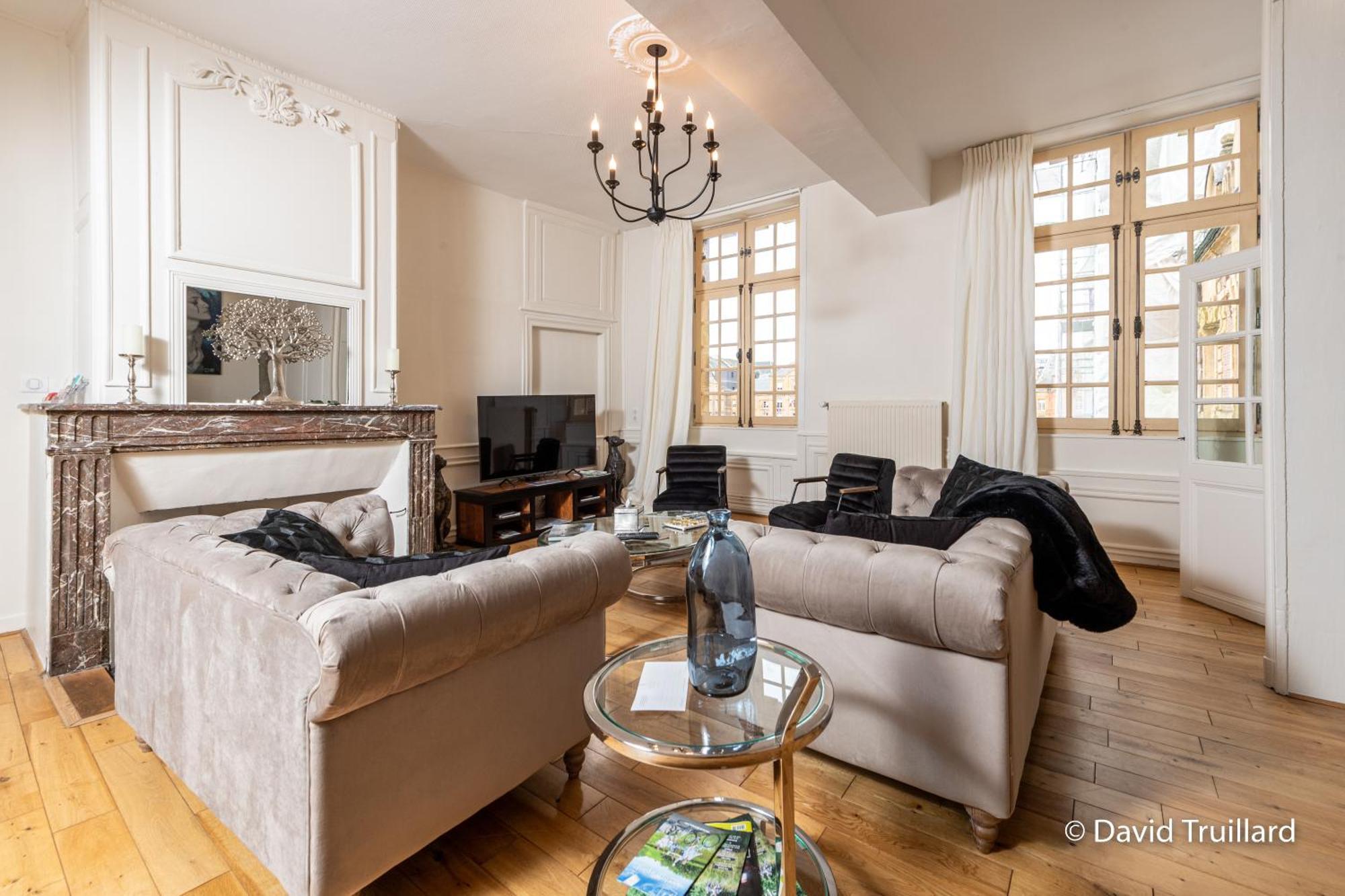Suites Mana - Matahina Avec Vue Superbe Sur La Place Ducale Et Parking Prive Inclus Charleville-Mézières Exterior foto