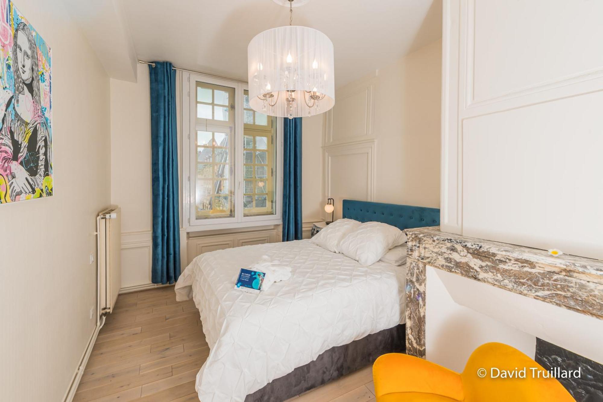 Suites Mana - Matahina Avec Vue Superbe Sur La Place Ducale Et Parking Prive Inclus Charleville-Mézières Exterior foto