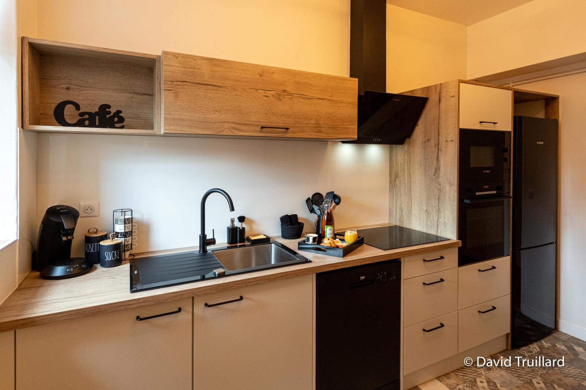 Suites Mana - Matahina Avec Vue Superbe Sur La Place Ducale Et Parking Prive Inclus Charleville-Mézières Exterior foto