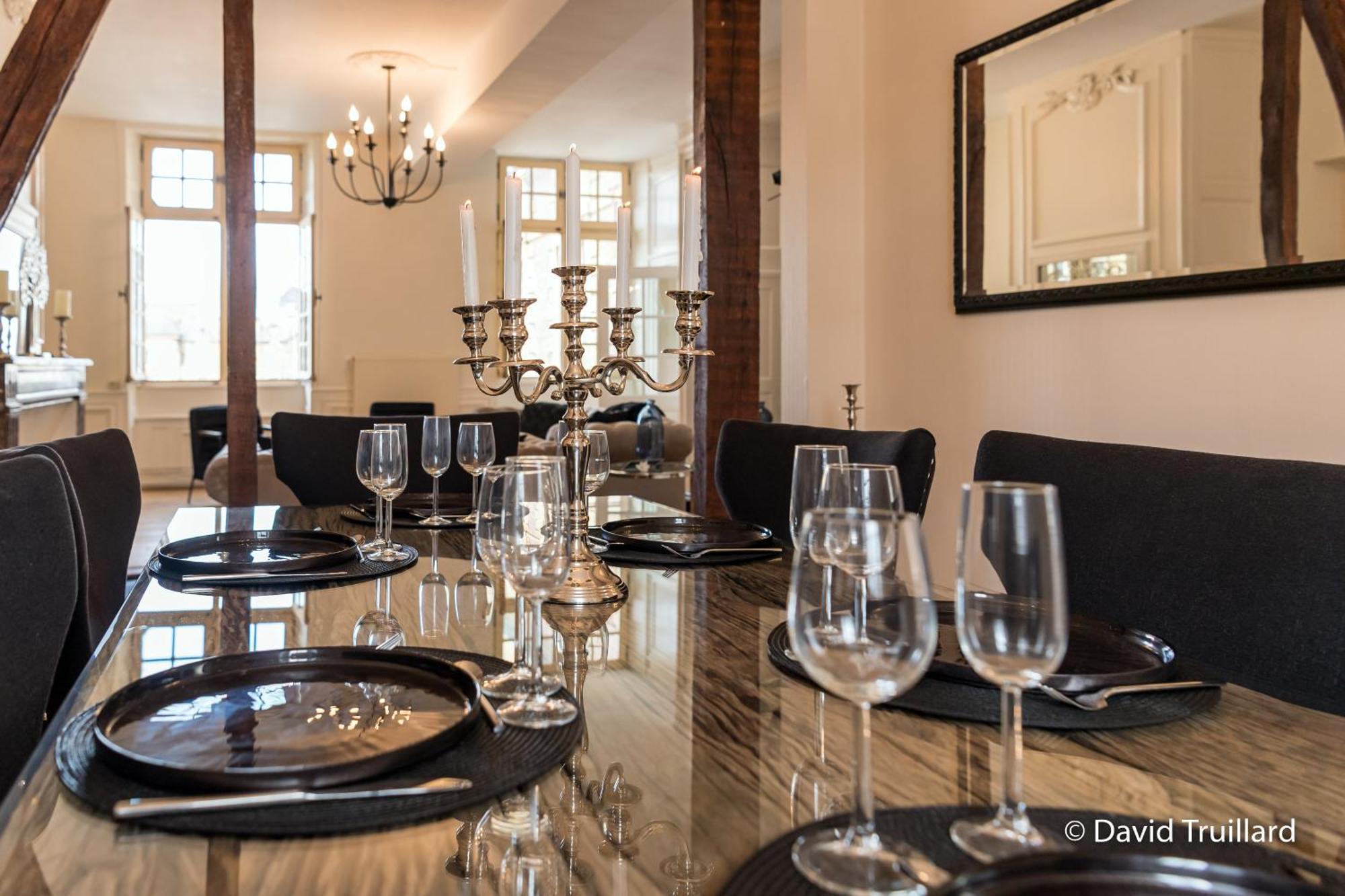 Suites Mana - Matahina Avec Vue Superbe Sur La Place Ducale Et Parking Prive Inclus Charleville-Mézières Exterior foto