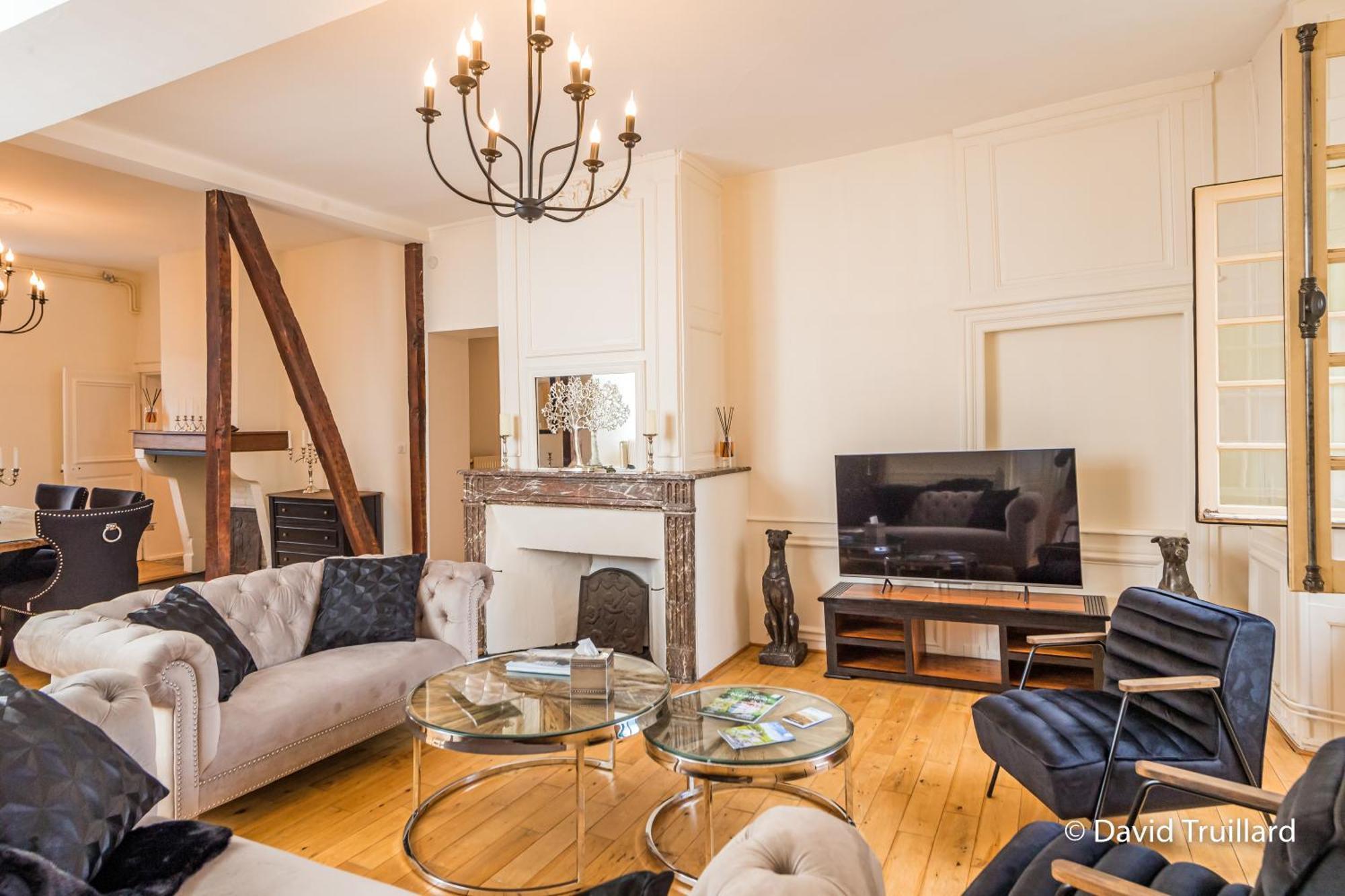Suites Mana - Matahina Avec Vue Superbe Sur La Place Ducale Et Parking Prive Inclus Charleville-Mézières Exterior foto