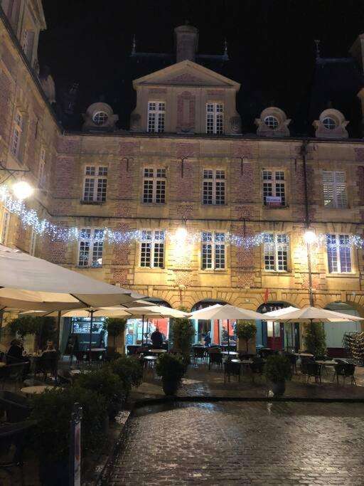 Suites Mana - Matahina Avec Vue Superbe Sur La Place Ducale Et Parking Prive Inclus Charleville-Mézières Exterior foto