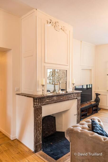Suites Mana - Matahina Avec Vue Superbe Sur La Place Ducale Et Parking Prive Inclus Charleville-Mézières Exterior foto