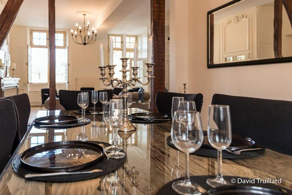 Suites Mana - Matahina Avec Vue Superbe Sur La Place Ducale Et Parking Prive Inclus Charleville-Mézières Exterior foto