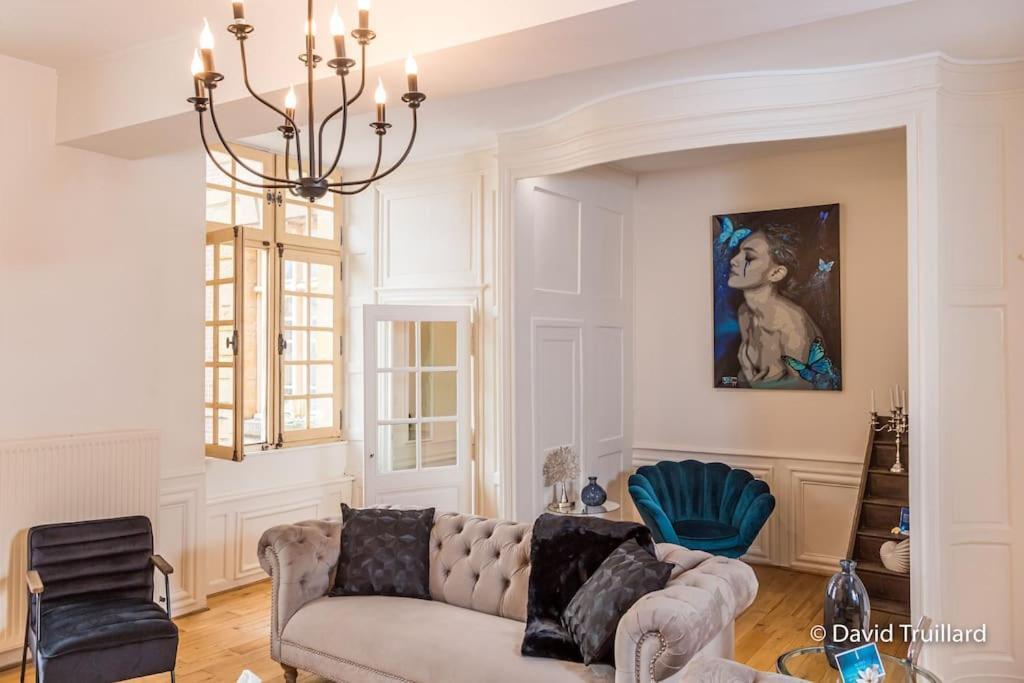 Suites Mana - Matahina Avec Vue Superbe Sur La Place Ducale Et Parking Prive Inclus Charleville-Mézières Exterior foto